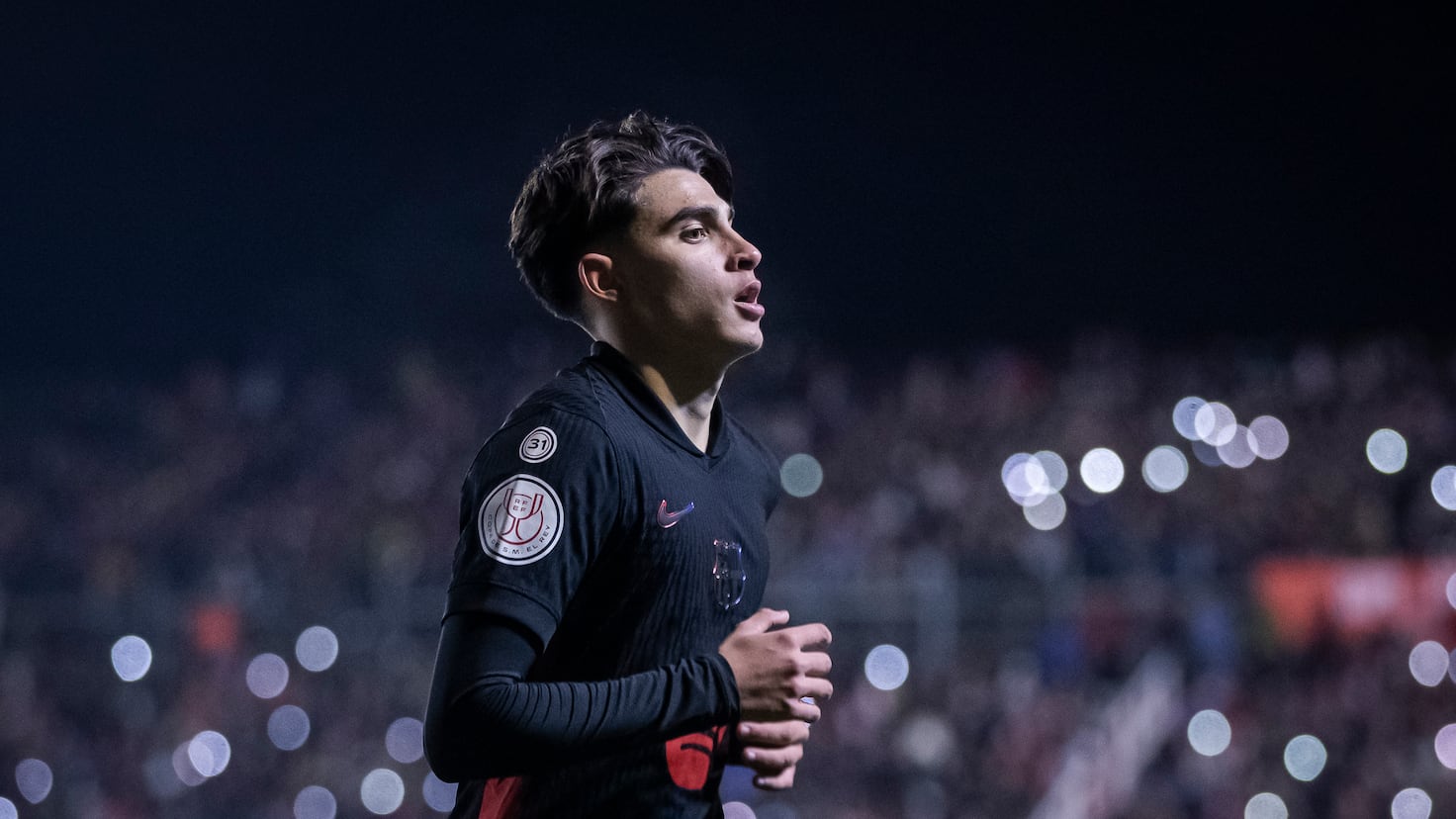 Echipa de fotbal a Barcelonei, condusă de antrenorul Flick, a fost confirmată înaintea meciului cu Girona, cu o surpriză în atac.