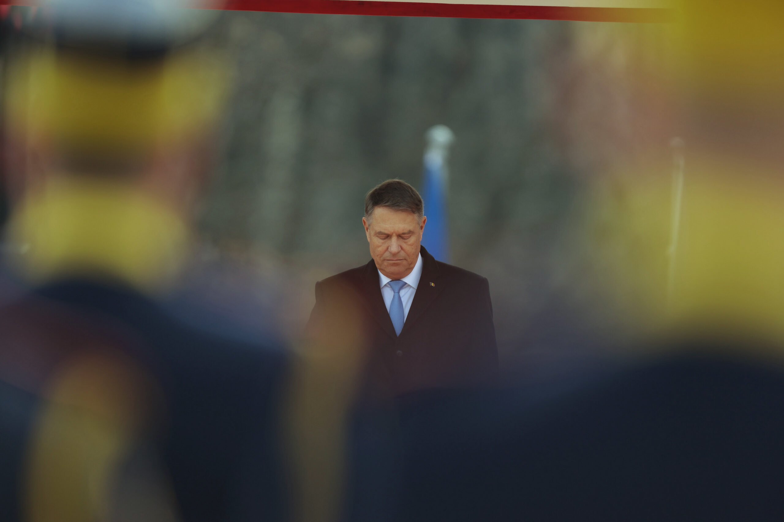 Autoritățile Fiscale din România au procedat la sechestrarea și vânzarea forțată a proprietății din Sibiu a fostului lider al țării, Klaus Iohannis.

Sau 

 Administrația Fiscală Națională a României a inițiat procedura de executare silită asupra imobilului deținut de către fostul președinte Klaus Iohannis, situat în orașul Sibiu.

Sau

Fostul președinte Klaus Iohannis se confruntă cu măsuri drastice din partea autorităților fiscale, care au decis să execute silit casa sa din Sibiu.