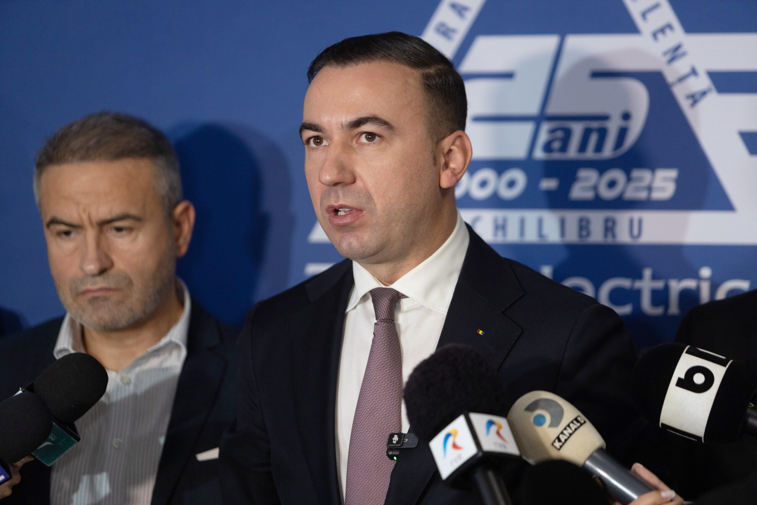 [ad_1] România a fost selectată printre cele șase state europene care vor găzdui centre dedicate dezvoltării inteligenței artificiale, în cadrul inițiativei EuroHPC-AI Factories