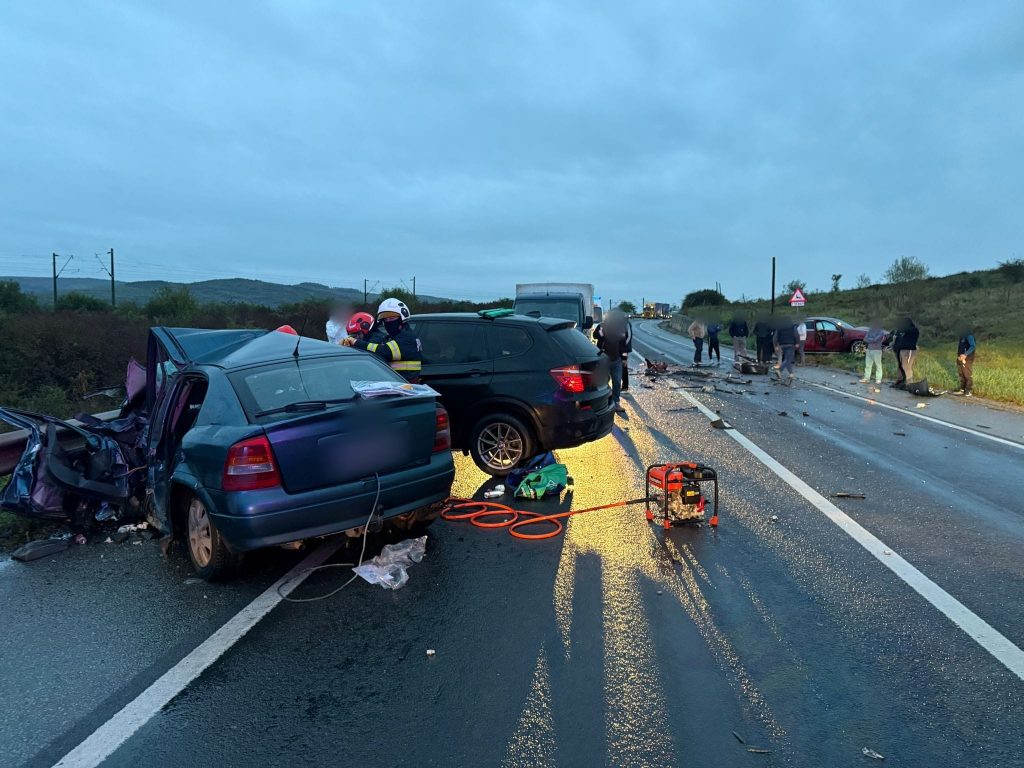 Accident cu șase victime între trei mașini