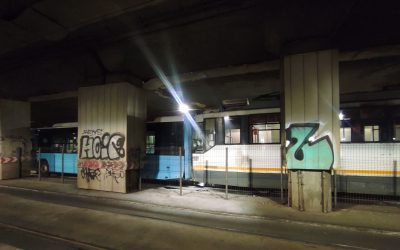 Un autobuz și un tramvai s-au ciocnit în Pasajul Victoriei. Mai multe persoane la spital. Circulație restricționată