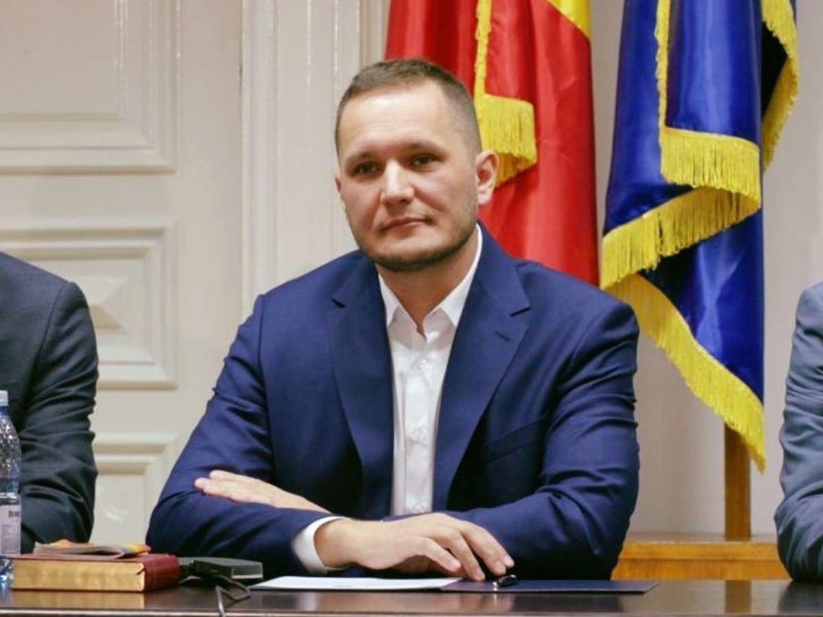 Prefectul Capitalei, Andrei Nistor, discută despre posibilitatea închiderii școlilor din cauza codului roșu de ploi, deși nu a fost încă luată o decizie, preferința sa fiind de a evita această măsură