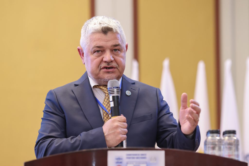 Atacuri la persoană în Senat: „Cred că mama dumneavoastră a luat prea mult paracetamol când era însărcinată”