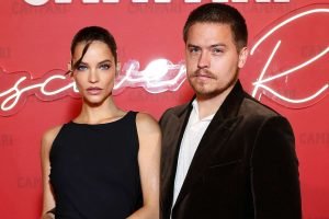 Dylan Sprouse: Barbara Palvin a defilat cu piciorul fracturat la Victoria’s Secret