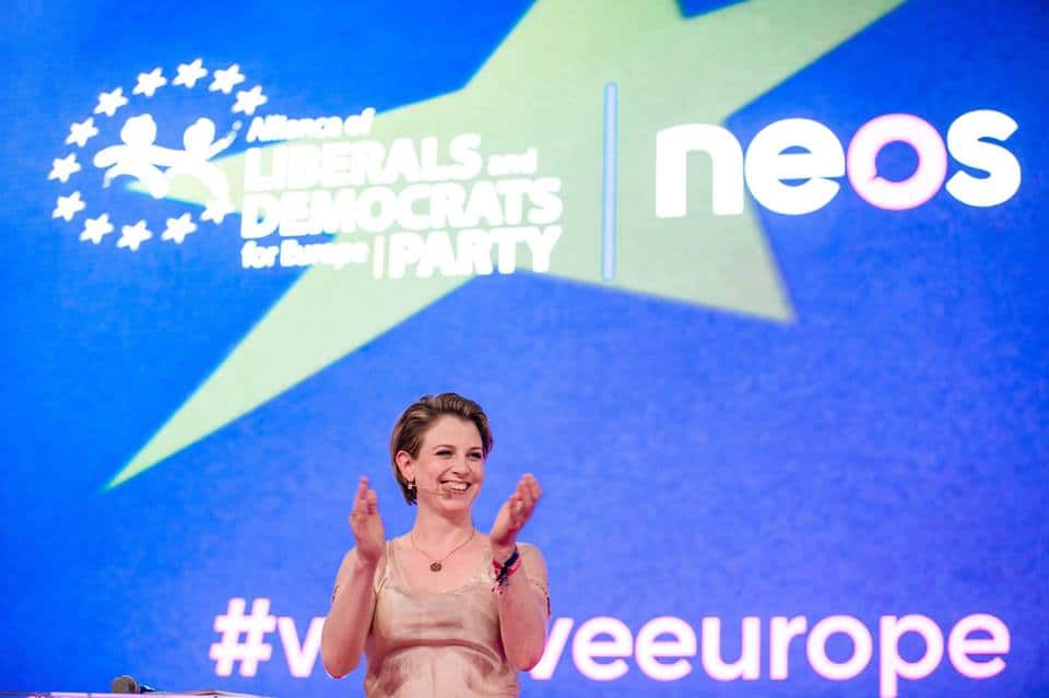 Ministrele de externe ale României și Austriei, Oana Ţoiu și Beate Meinl-Reisinger, participă la un meci disputat pe Arena Națională