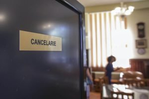 Cornelia Popa Stavri de la FSLI relatează că profesorii sunt extenuați și stresați, mulți dintre ei neavând concediu în această vară sau beneficiind doar de câteva zile libere