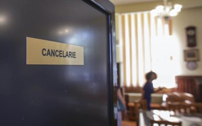 Cancelarie-scoala-profesori-catalog-Foto-INQUAM-Photos-Octav-Ganea.jpg