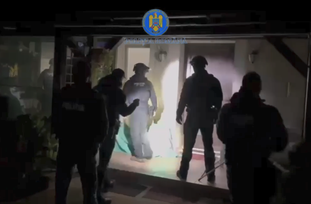 [ad_1] Poliția Capitalei a efectuat o percheziție la domiciliul unui tânăr de 25 de ani din județul Botoșani, suspectat de promovarea publică a ideilor fasciste, rasiste și antisemite