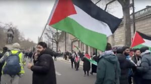 Mii de susținători pro-Palestina defilează în marș pe străzile Londrei, scandând frecvent un mesaj care cere distrugerea Israelului
