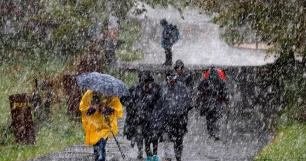 [ad_1] ciclonul mediteranean Barbara lovește România cu ploi torențiale și riscuri majore de inundații, determinând autoritățile să declare stare de alertă și să emită mesaje Ro-Alert