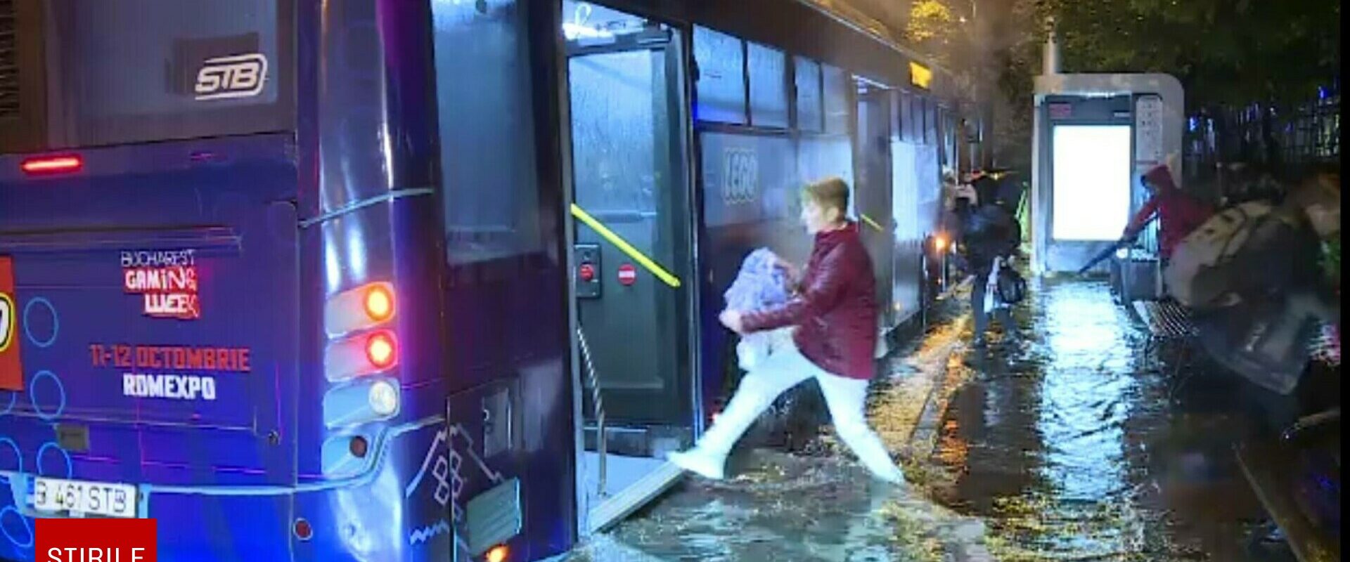 Haos în București după ciclonul mediteranean: străzi inundate, copaci doborâți și sute de intervenții ale pompierilor