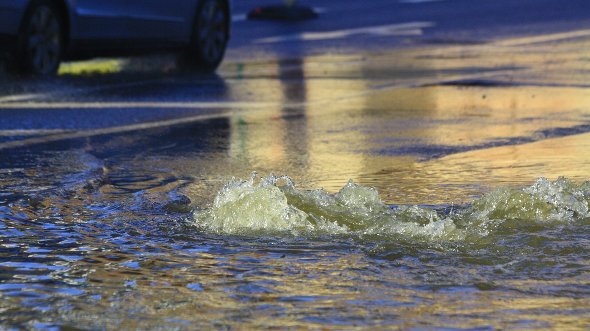 Cod roșu de ploi: Ministrul convoacă CMSU