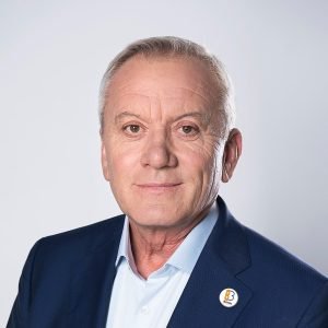 Constantin Toma afirmă: Transformarea nu s-a declanșat, iar sugestiile aduse de partid nu reprezintă o reformă, ci doar o încercare de a îmbunătăți superficial situația.