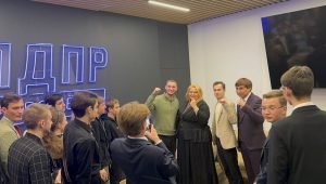 Diana Şoşoacă, susținătoare radicală pro-rusă, a luat parte la comemorarea postului de televiziune Russia Today, unde a fost prezent și Vladimir Putin / Şoşoacă afirmă că vor să o interneze în spital psihiatric pentru că spune adevărul