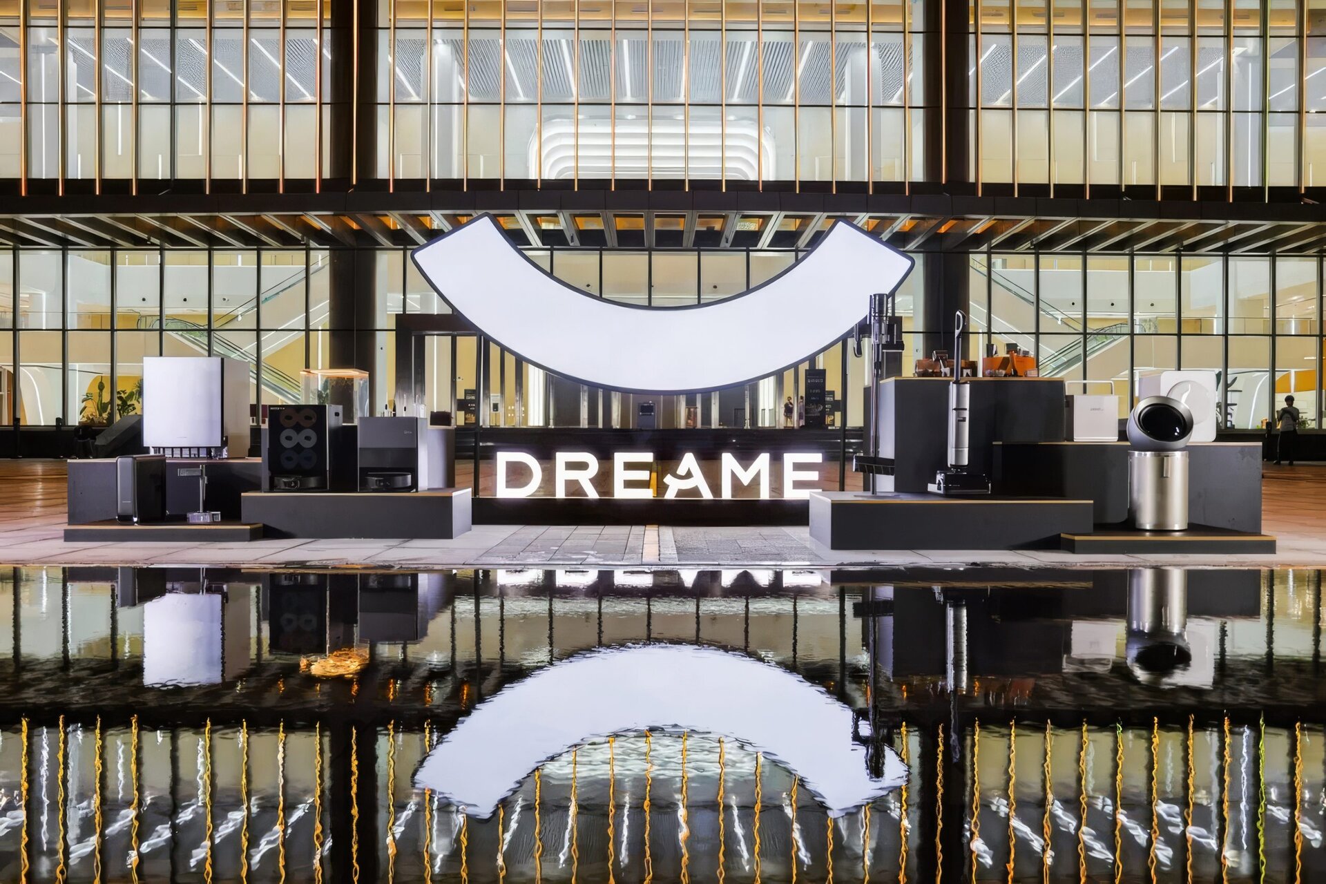 [ad_1] Pe piața caselor inteligente, accentul de anul acesta cade pe integrarea echipamentelor pentru o funcționare coerentă și simplificată a rutinei zilnice