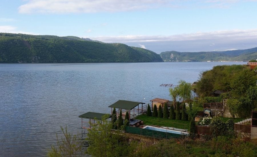 [ad_1] Debitul Dunării la intrarea în țară, la secțiunea Baziaș, va fi în scădere săptămâna viitoare, ajungând până la nivelul de 2.200 de metri cubi pe secundă, fiind sub media mai multianuală pentru luna octombrie, de aproximativ 3.850 mc/s, conform prognozei Institutului Național de Hidrologie și Gospodărire a Apelor, valabilă până pe 24 octombrie 2025