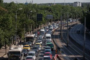 Proiect de taxare zilnică de 3,5 euro pentru autovehiculele neînregistrate în București sau Ilfov care circulă în oraș, propus de un consilier municipal PSD