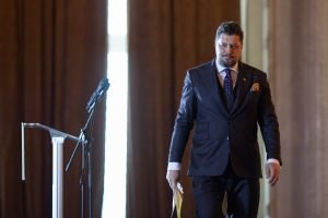 Claudiu Târziu, fost politician AUR și actual președinte al Grupului Politic Acțiunea Conservatoare, solicită reducerea numărului de legislatori și eliminarea fondurilor pentru partide: „Este un sistem în care fiecare se servește după propriile interese”