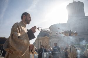 Patriarhia îndeamnă la rugăciune și solidaritate creștină în urma tragediei de pe Calea Rahovei, cu preoți disponibili pentru sprijin spiritual și material pentru familiile afectate