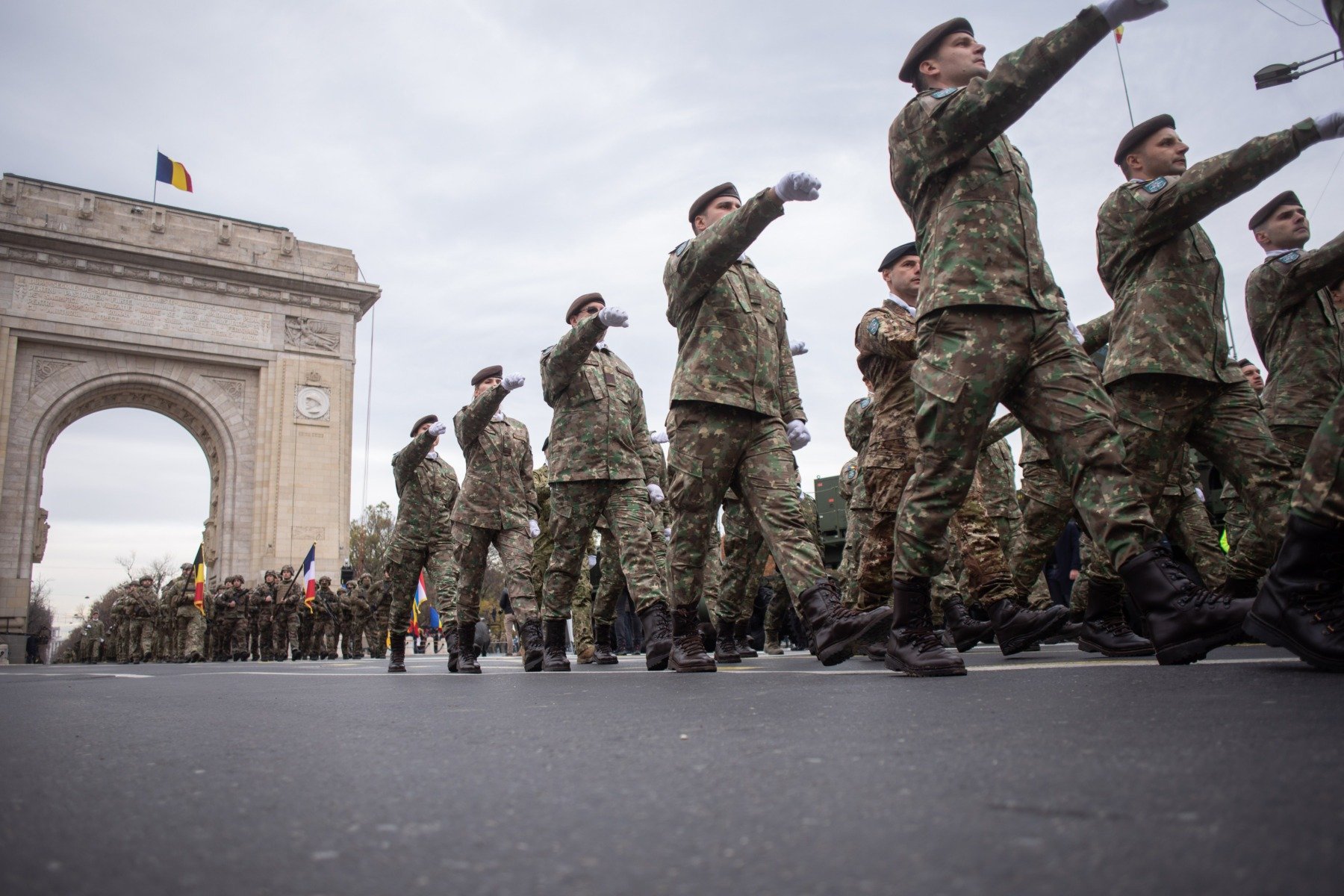 Mișcarea pentru Dezvoltarea Moldovei criticizează autoritățile din București pentru neglijență strategică față de Moldova și cere urgent măsuri de consolidare militară și investiții în infrastructură; se accentuează percepția că Moldova devine o parte mai puțin importantă a României