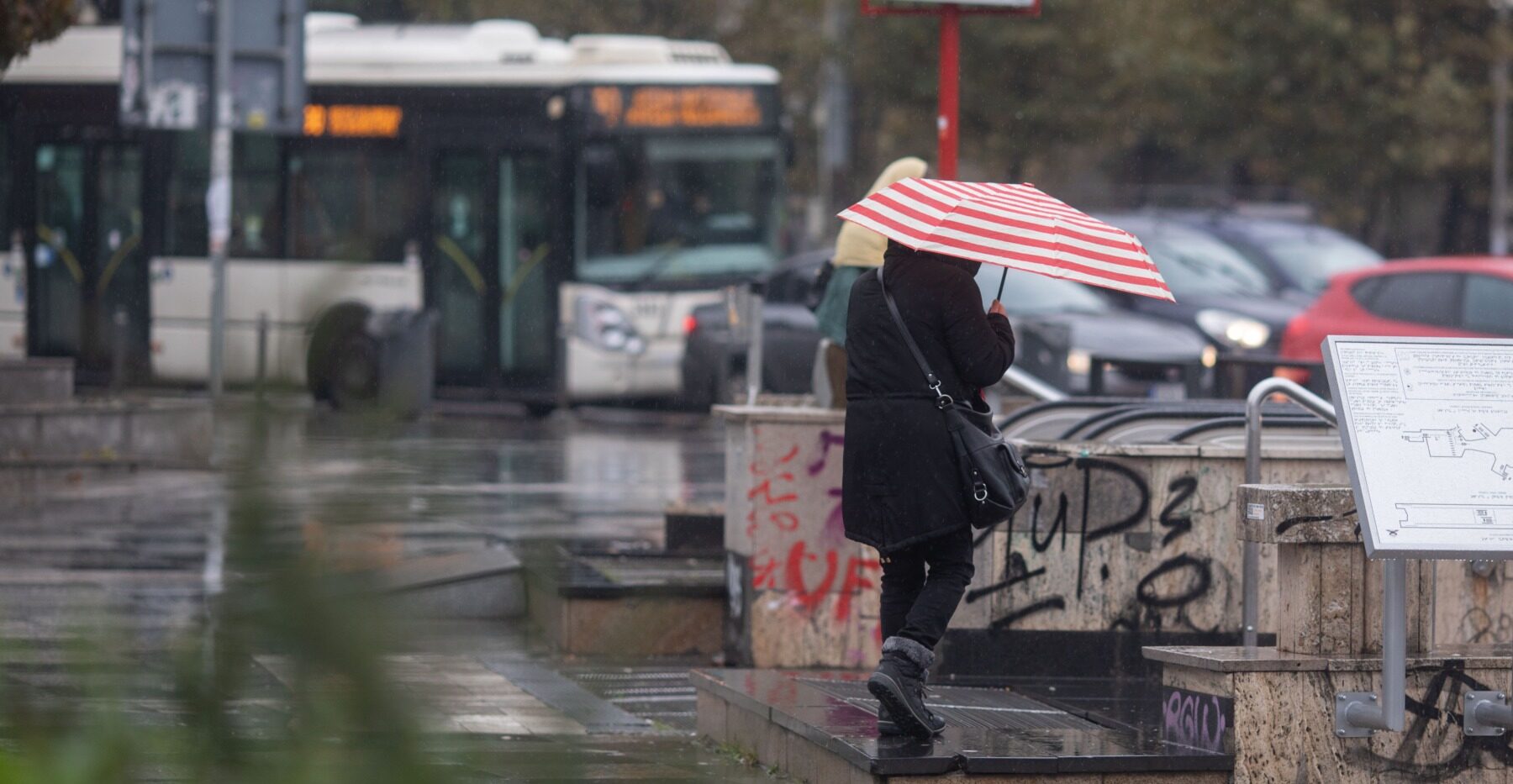 Previziuni meteo: temperaturi scăzute, vânt și precipitații până joi dimineața / Detalii despre vremea în București în săptămâna următoare