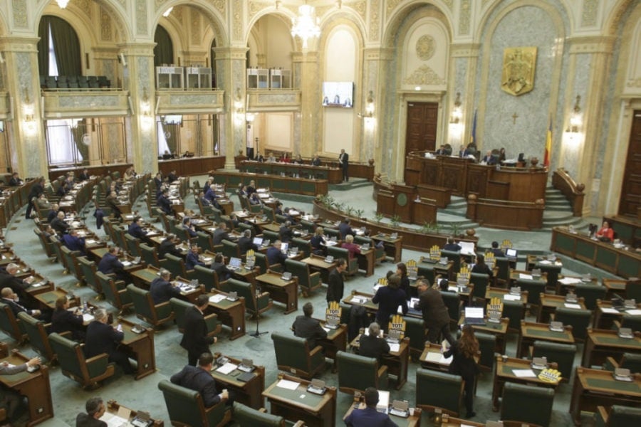 Senatul analizează luni moțiunea AUR îndreptată împotriva ministrului Radu Miruță, acuzat de lipsă de viziune, incompetență managerială și politizare excesivă