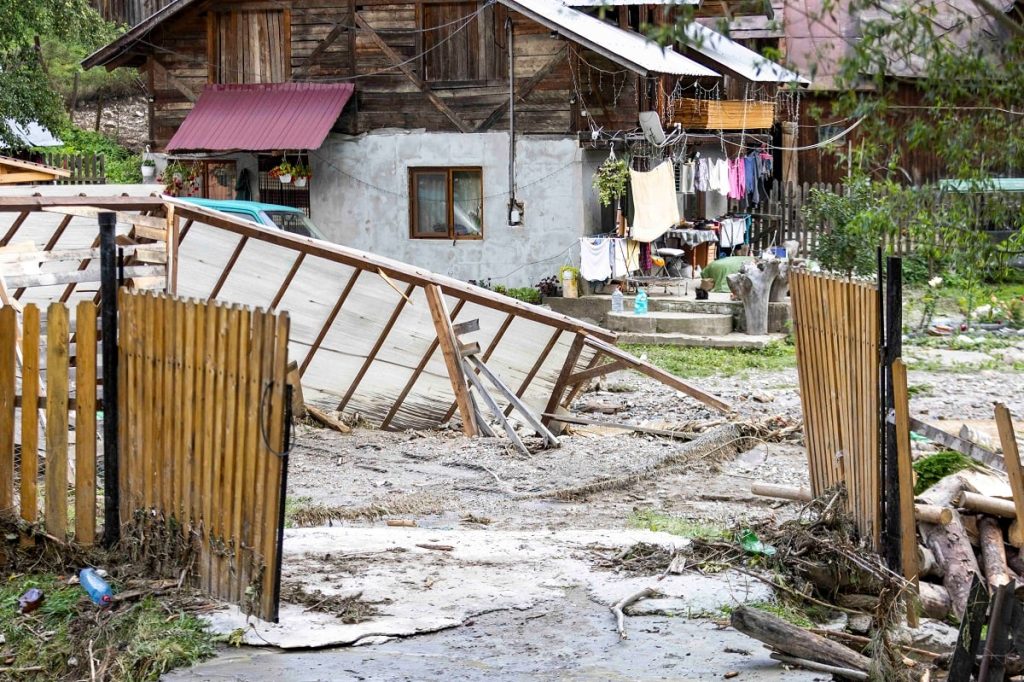 [ad_1] Ministrul Mediului, Diana Buzoianu, a explicat că, în curând, va fi adoptată o lege a apelor care va institui un fond destinat finanțării investițiilor în infrastructura necesară pentru protecția împotriva inundațiilor