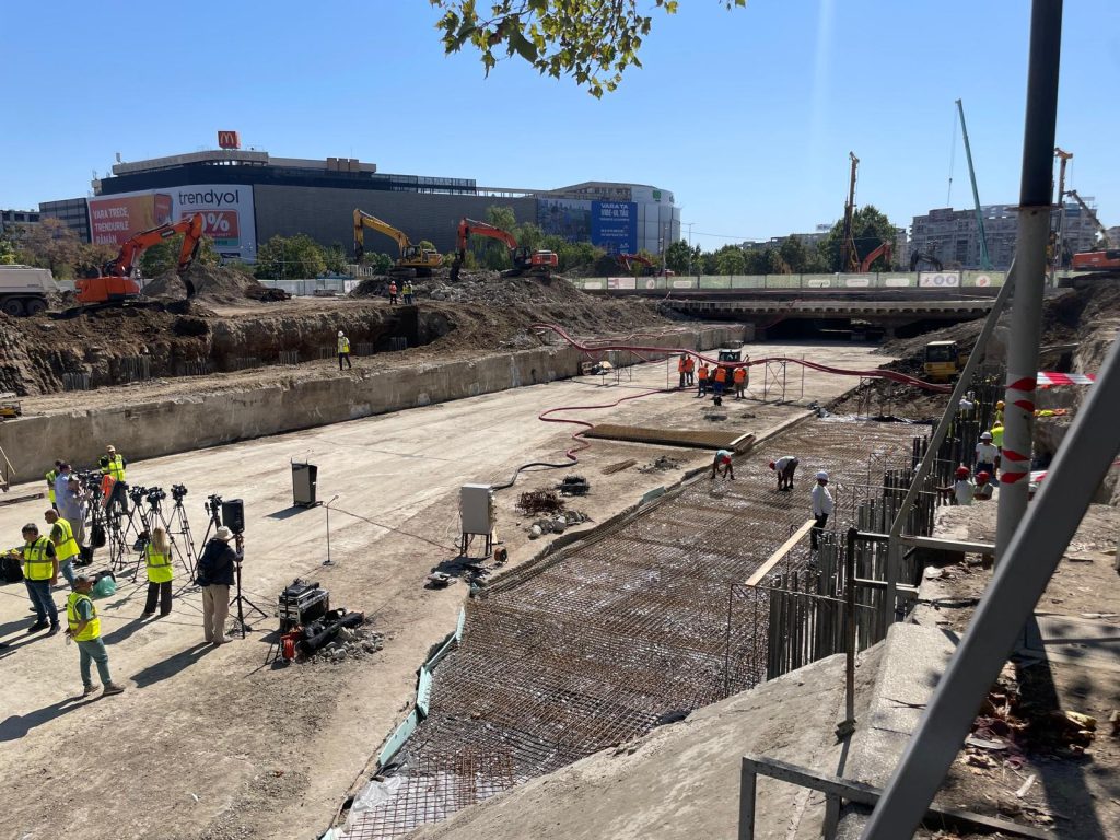 Începând de luni, 6 octombrie, vor fi impuse restricții temporare de circulație în zona centrală a Capitalei, din cauza executării lucrărilor la planșeul de la Unirii