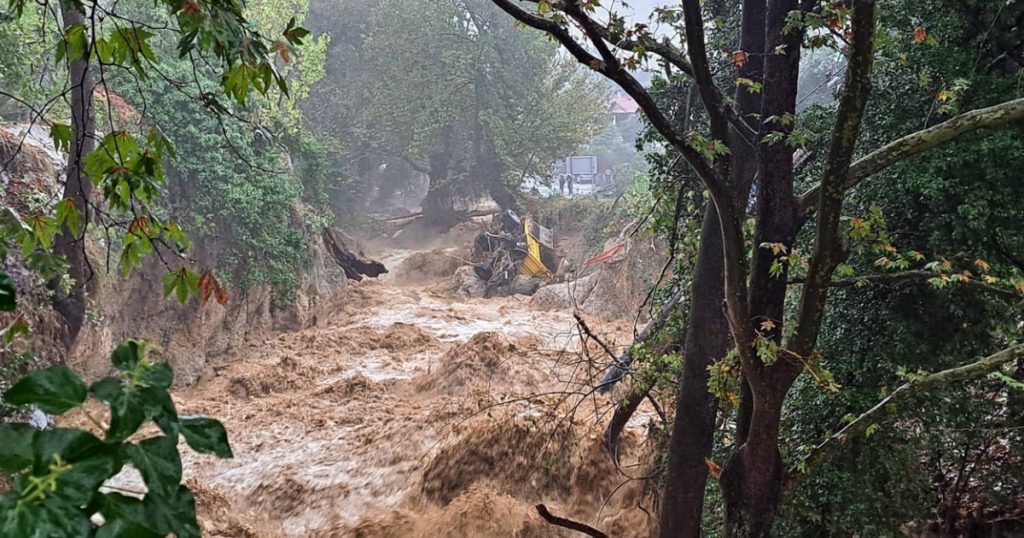 Stare de urgență în Bulgaria, unde inundațiile au făcut prăpăd. Sat de vacanță din Burgas distrus de puhoaie, râuri de noroi pe străzi