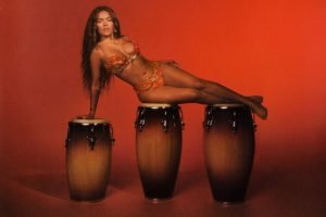 KAROL G, TWICE și alții