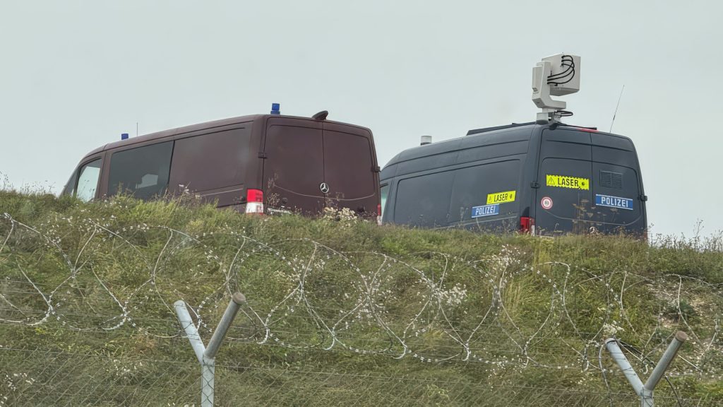 [ad_1] Incidentele cu dronele de la aeroporturi reprezintă o problemă tot mai acută în Europa, iar recentul incident de la Aeroportul din München scoate în evidență măsurile speciale adoptate pentru a securiza spațiul aerian