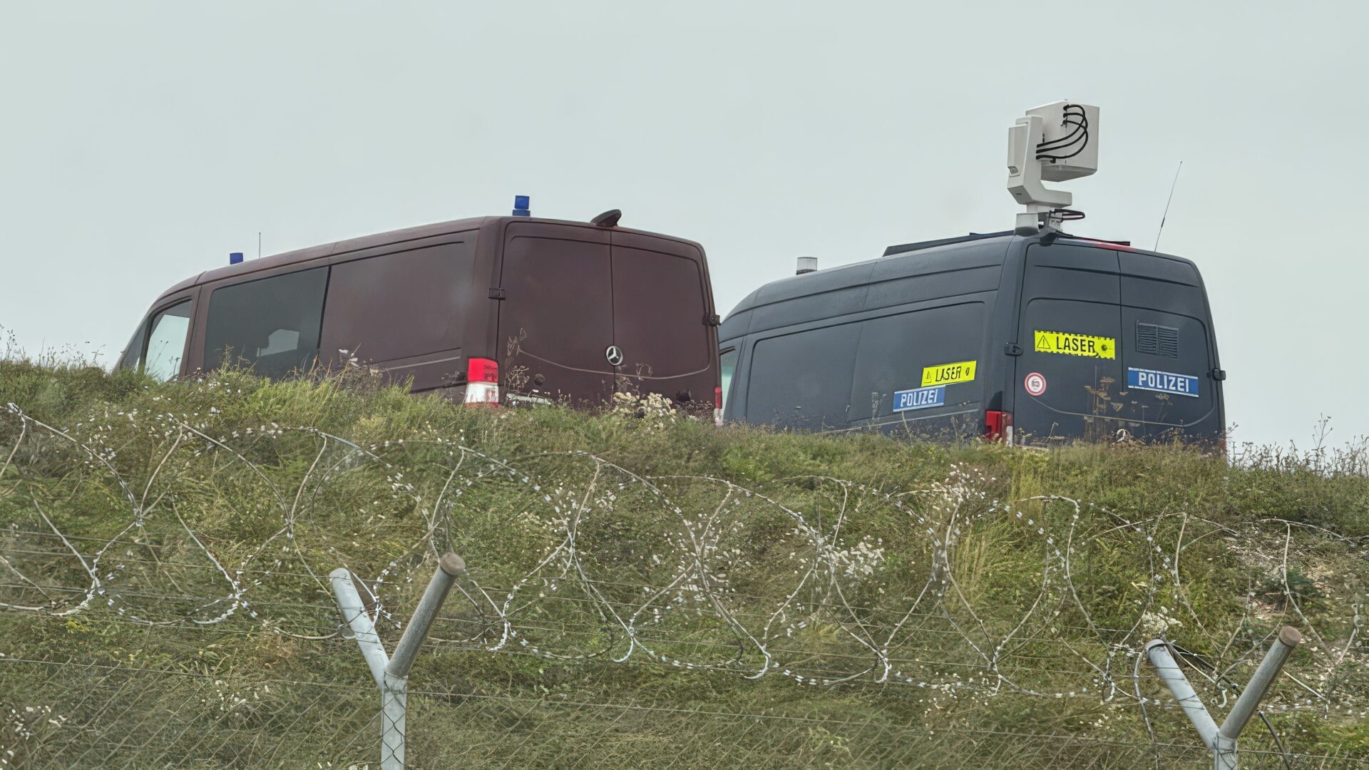 [ad_1] Incidentele cu dronele de la aeroporturi reprezintă o problemă tot mai acută în Europa, iar recentul incident de la Aeroportul din München scoate în evidență măsurile speciale adoptate pentru a securiza spațiul aerian