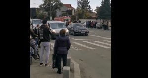 Mamă și copil loviți de mașină pe trecerea de pietoni în București, mama a decedat