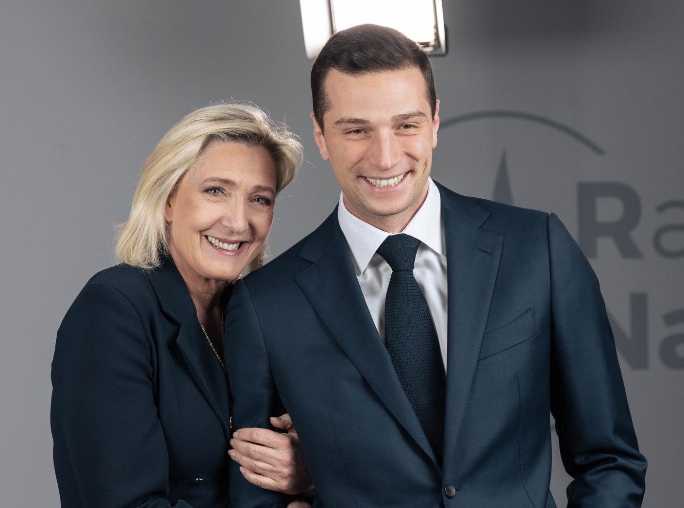 [ad_1] După ce premierul Sébastien Lecornu și-a anunțat demisia, liderul partidului naționalist Rassemblement National, Jordan Bardella, a cerut organizarea rapidă a unor noi alegeri