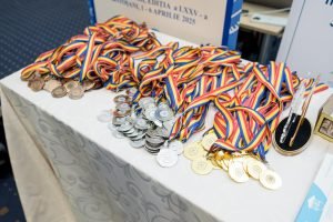 Ministerul Educației afirmă că susține olimpicii internaționali, după ce ministrul Daniel David menționa că aceștia pot oferi lor înșiși burse de merit din premiile obținute, ca motiv pentru reducerea burselor de excelență