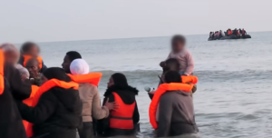 Doi migranți au decedat și alți 14 se află în stare critică după ce au inhalat hidrocarburi în timpul unei tentative de traversare a Mediteranei spre Europa în apropierea insulei italiene Lampedusa