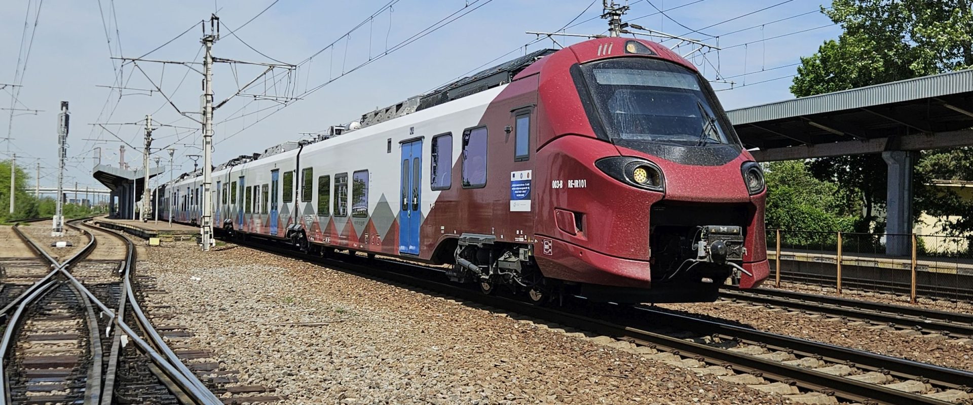 „Nu voi tolera astfel de comportamente” – Ministrul Transporturilor somează directorii companiilor feroviare să rezolve criza anulării trenurilor