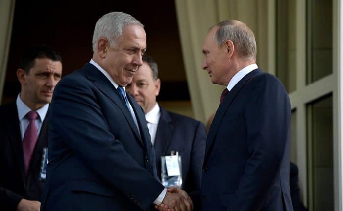 [ad_1] Președintele rus Vladimir Putin a avut o discuție telefonică cu premierul israelian Benjamin Netanyahu, în care și-a exprimat sprijinul pentru o soluție a conflictului dintre Israel și Palestina bazată pe recunoașterea statului Palestina, relatează surse de știri citate de agenții internaționale de presă