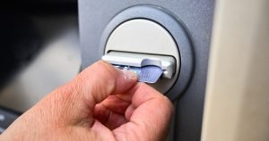 Bancă din România se închide, efecte asupra clienților