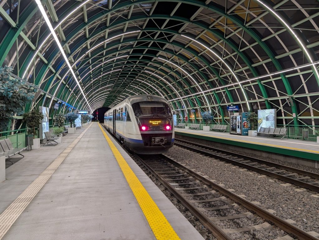 Serviciul de trenuri între Aeroportul Otopeni și Gara de Nord va fi suspendat în perioada 14-17 octombrie, între orele 9:00 și 14:00