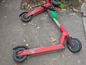 Interdicție pentru închirierea scooterelor electrice în Praga din 2026, pentru a combate aglomerația de pe trotuare