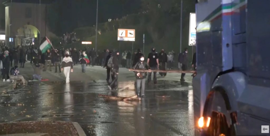 Confruntări între forțele de ordine și protestatarii pro-palestinieni în timpul meciului Italia versus Israel de la Udine