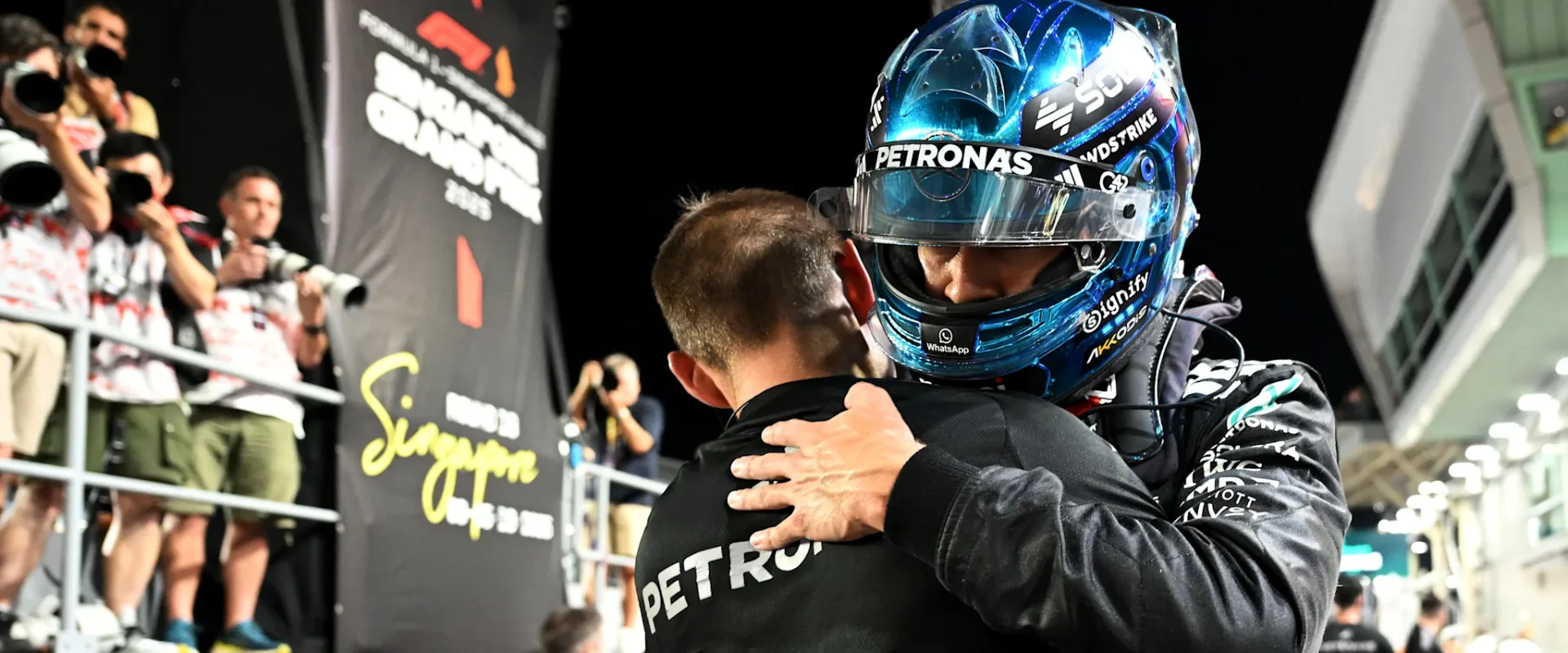 BAKU, AZERBAIJAN - SEPTEMBER 21: Carlos Sainz of Spain and Williams and Alexander Albon of Thailand