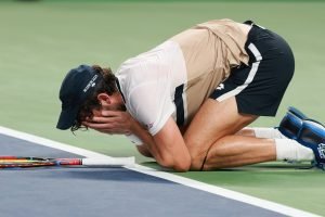 Jucatorul de tenis nepretuit Valentin Vacherot, clasat pe locul 204 în lume, a realizat o surpriză senzațională, învingându-l pe favoritul Holger Rune și stabilind un precedent istoric la turneul Shanghai Masters.