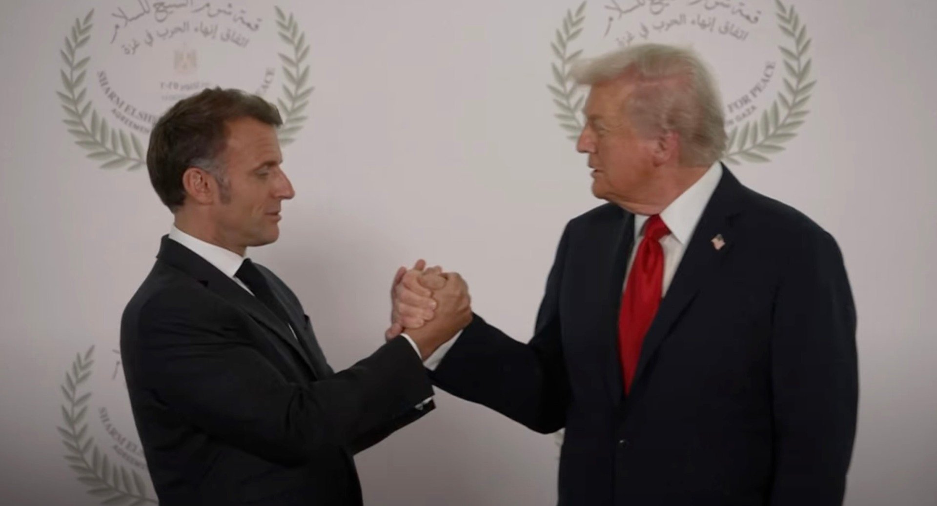 [ad_1] Președinții american și francez au avut o strângere de mână prelungită în timpul unei întâlniri de la un summit dedicat situației din Gaza, organizat în Egipt