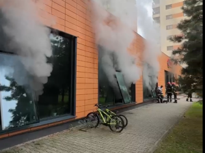 Incendiu puternic la bloc din București