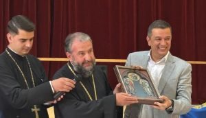 Sorin Grindeanu sugerează eliminarea termenului „progresist” din statutul PSD și introducerea valorilor democratice, naționale, religioase, tradiționale și culturale ale poporului român / PSD încearcă să atragă electoratul rivalului AUR