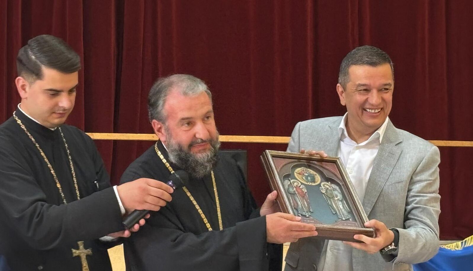 Sorin Grindeanu sugerează eliminarea termenului „progresist” din statutul PSD și introducerea valorilor democratice, naționale, religioase, tradiționale și culturale ale poporului român / PSD încearcă să atragă electoratul rivalului AUR