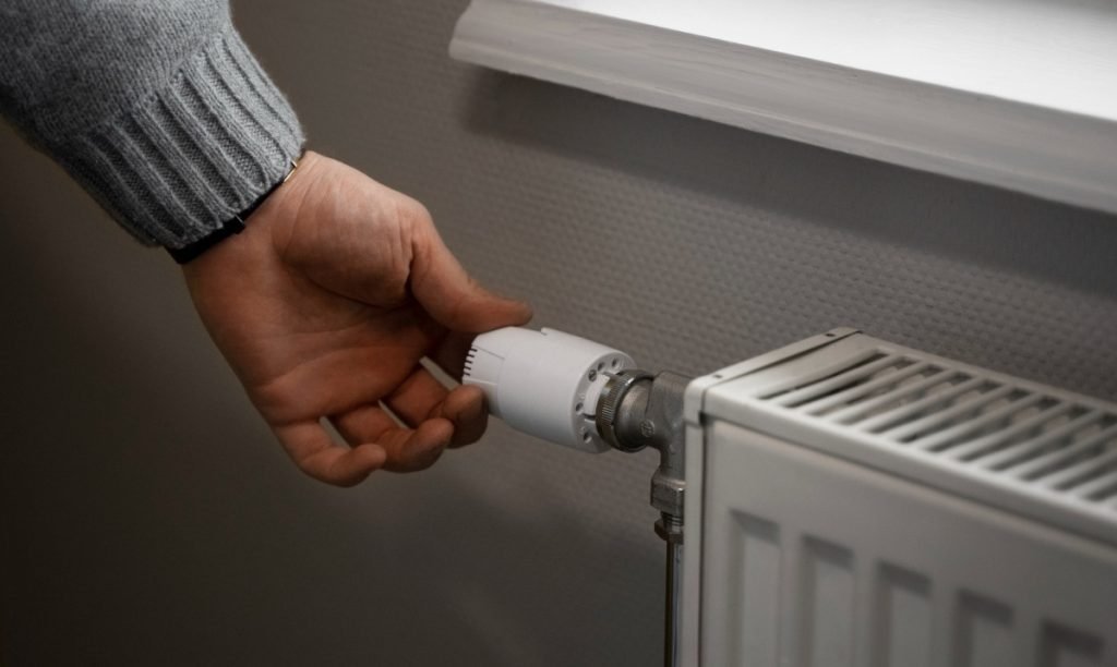 [ad_1] Termoenergetica anunță condițiile de furnizare a căldurii în 2025, având în vedere scăderea semnificativă a temperaturilor din București în ultimele zile