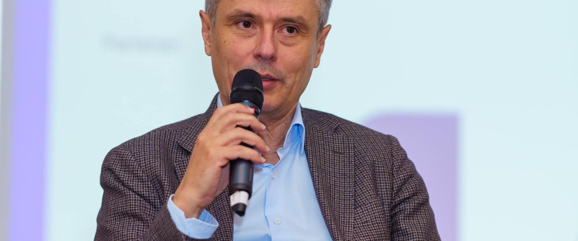 Virgil Popescu consideră că progresul economic al României se bazează